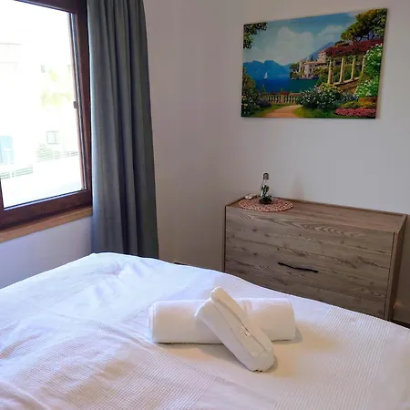 Penthouse Apartment With Stunning Sea And Mountain Views Lägenhet *