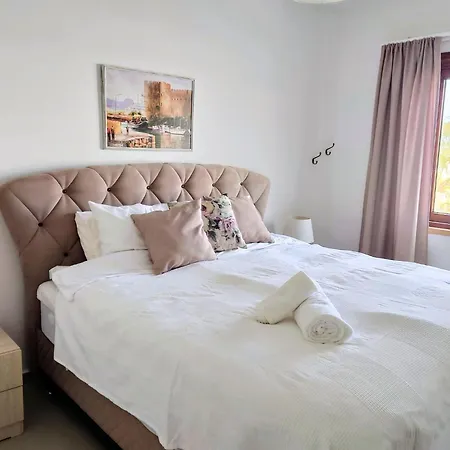 Penthouse Apartment With Stunning Sea And Mountain Views Lägenhet *