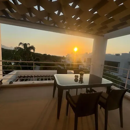 Penthouse Apartment With Stunning Sea And Mountain Views Lägenhet Agios Georgios (Girne)
