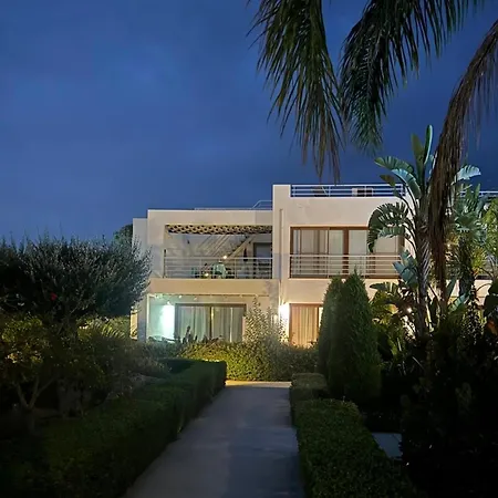 Penthouse With Stunning Sea And Mountain Views Agios Georgios (Girne)