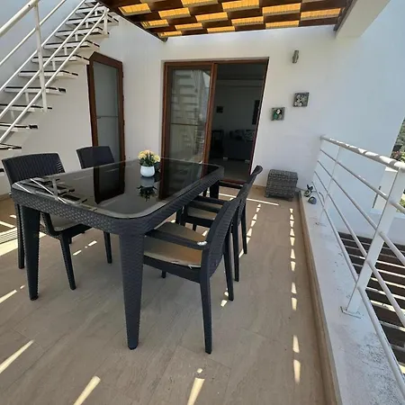 Penthouse Apartment With Stunning Sea And Mountain Views Lägenhet *