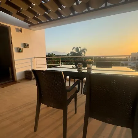 Lägenhet Penthouse Apartment With Stunning Sea And Mountain Views Agios Georgios (Girne)