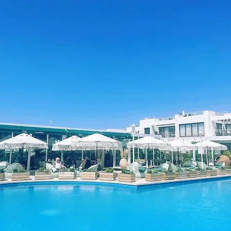 Penthouse Apartment With Stunning Sea And Mountain Views Lägenhet Agios Georgios (Girne)