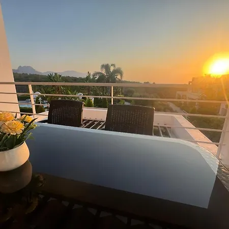 Penthouse Apartment With Stunning Sea And Mountain Views Lägenhet *